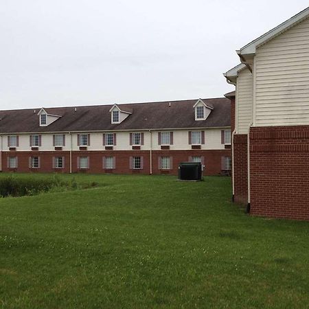 Country Hearth Inn & Suites Willard מראה חיצוני תמונה
