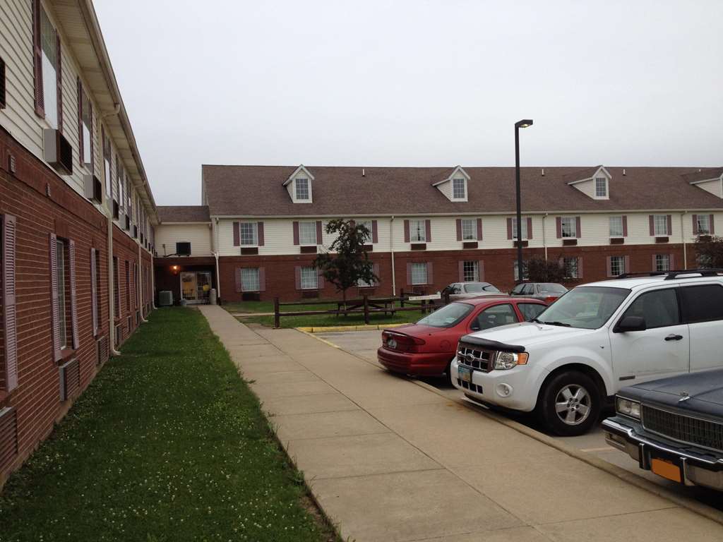 Country Hearth Inn & Suites Willard מראה חיצוני תמונה