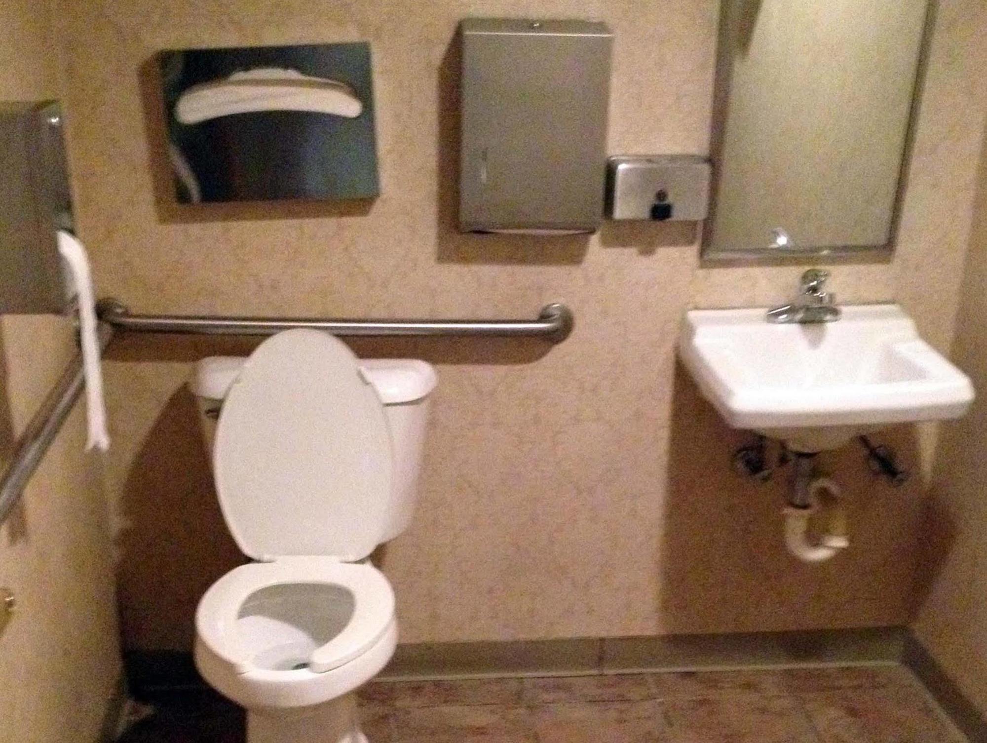 Country Hearth Inn & Suites Willard מראה חיצוני תמונה